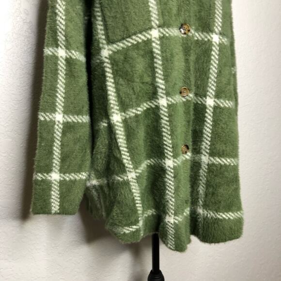 Torrid green white plaid fuzzy knit button front shacket jacket size 2 or 2X - Picture 3 of 14